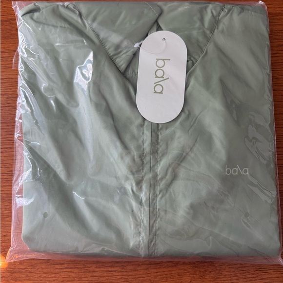 NWT Women's Bala Green Windbreaker SM/M - Picture 2 of 4